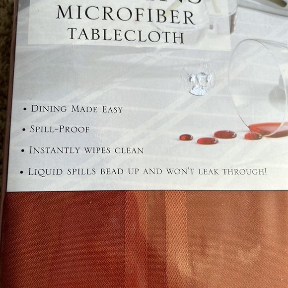 BNIB Microfiber Tablecloth - Picture 3 of 5